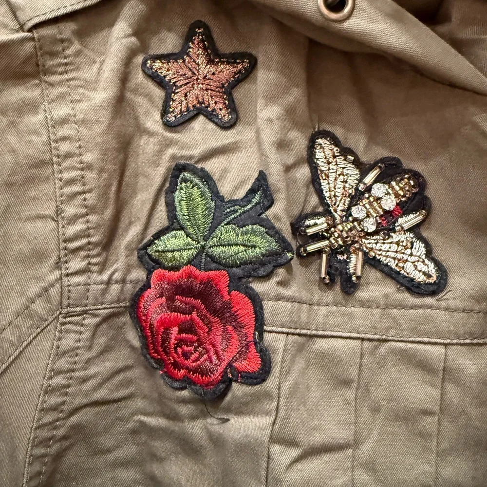 ✨ Dance & Marvel Embroidered Utility Jacket – “La Vie Est Belle” fits to large✨‎